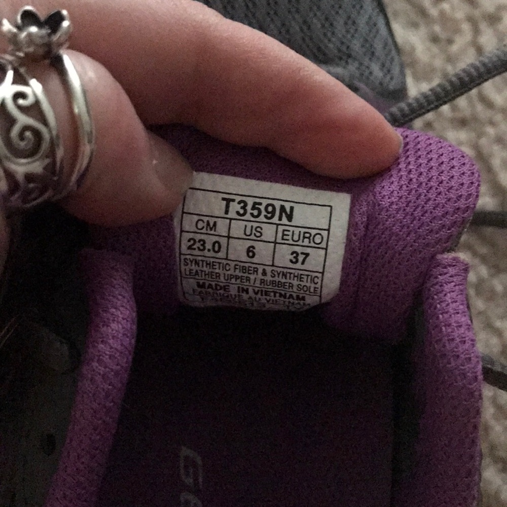 ASO Anastasia Steele Asics Gel Forte sneakers - Picture 7 of 11